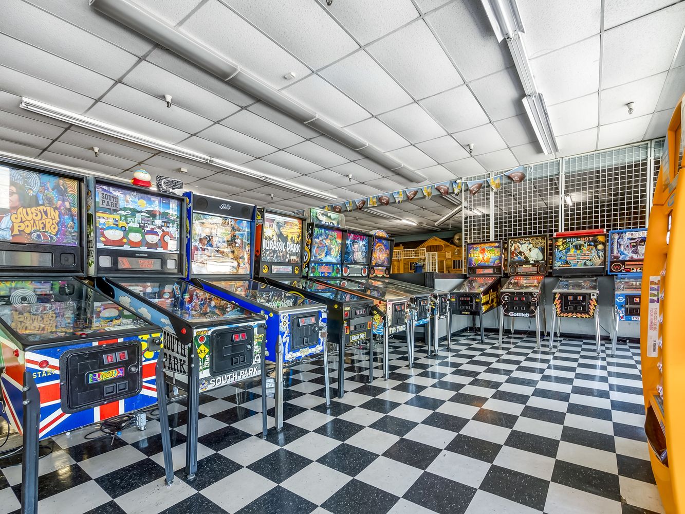 Highly Established Turn Key Pizza Planet-Video World in Selma, CA: 1900 Floral Ave, Selma, CA 93662